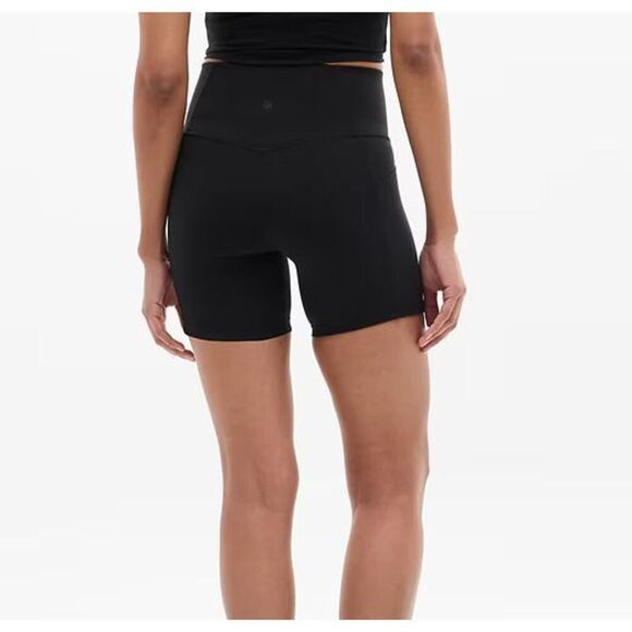 Athleta 987266-00 Women's Sz XS Black Salutation Stash High Rise 7" Shorts - Picture 13 of 14